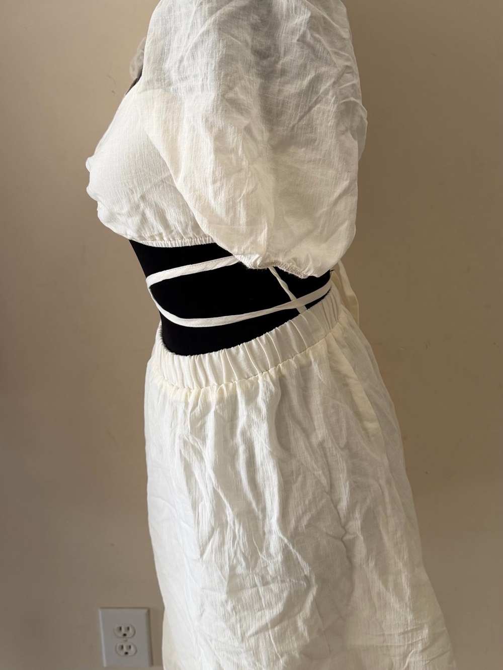Cream Puff-Sleeve Two-Piece Skirt and Crop Top Set with Wrap Ties - Picture 2 of 5